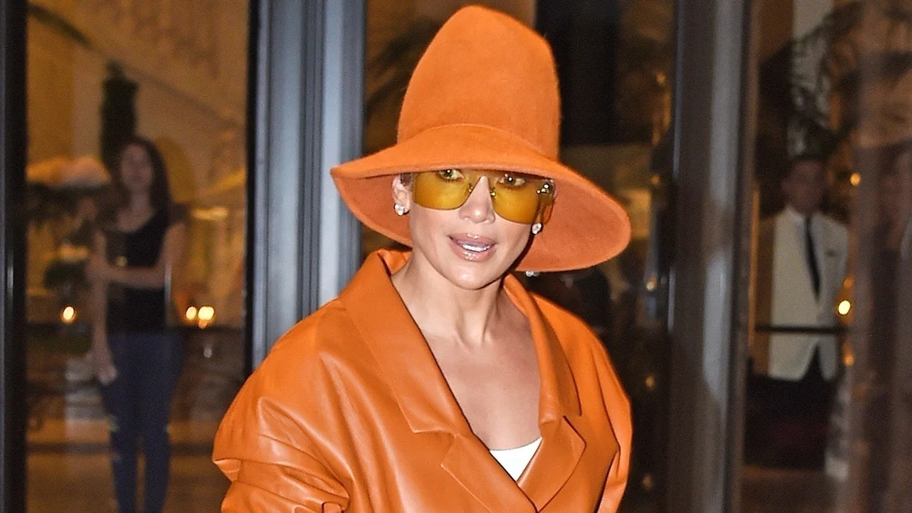 Jennifer lopez giant orangehat